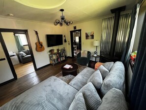 2 Schlafzimmer, Schreibtisch, WLAN, Bettwäsche