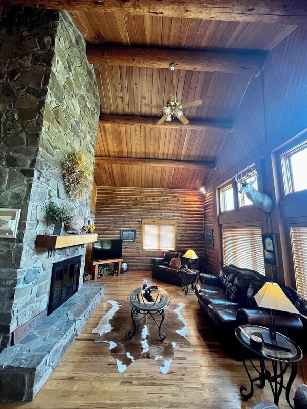 TV, fireplace, DVD player, offices