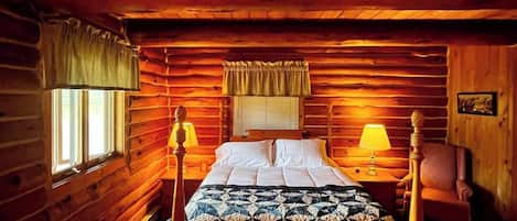 4 bedrooms, desk, WiFi, bed sheets