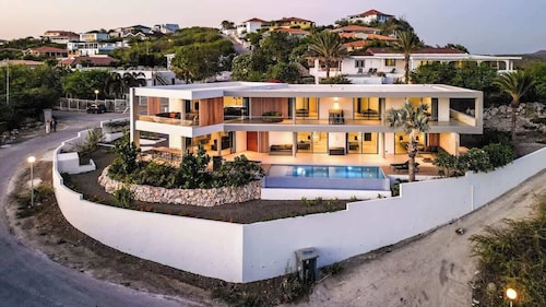 Luxe 12p villa: Zwembad, Zeezicht & Strand