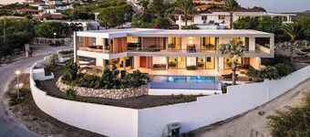 Luxe 12p villa: Zwembad, Zeezicht & Strand
