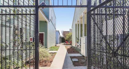 Cute 1bed steps from French Q, Bourbon St & Jazz venues