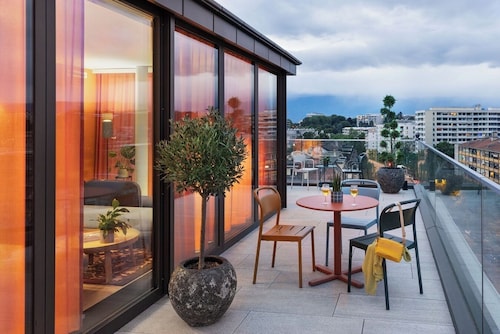 Stay KooooK Geneva City – Online Check In