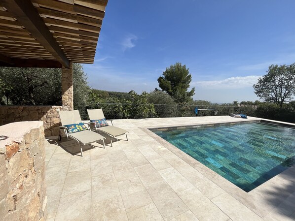 Outdoor pool - Nature, tranquillity & far-reaching views of the sea & coast of Cannes (Cabris)