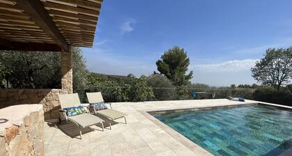 Nature, tranquillity & far-reaching views of the sea & coast of Cannes