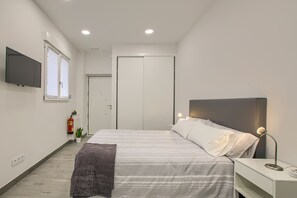 1 habitación, tabla de planchar con plancha, wifi gratis y ropa de cama 