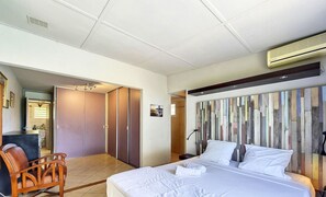 3 slaapkamers, een strijkplank/strijkijzer, gratis wifi, beddengoed