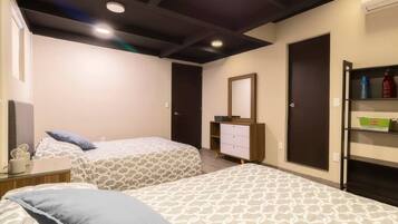 3 bedrooms, iron/ironing board, travel crib, WiFi