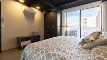 3 bedrooms, iron/ironing board, travel crib, WiFi