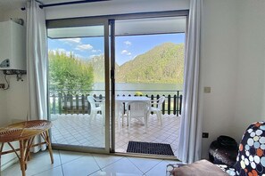 Interior - Directly on the lake with two bedrooms (Tre Capitelli)