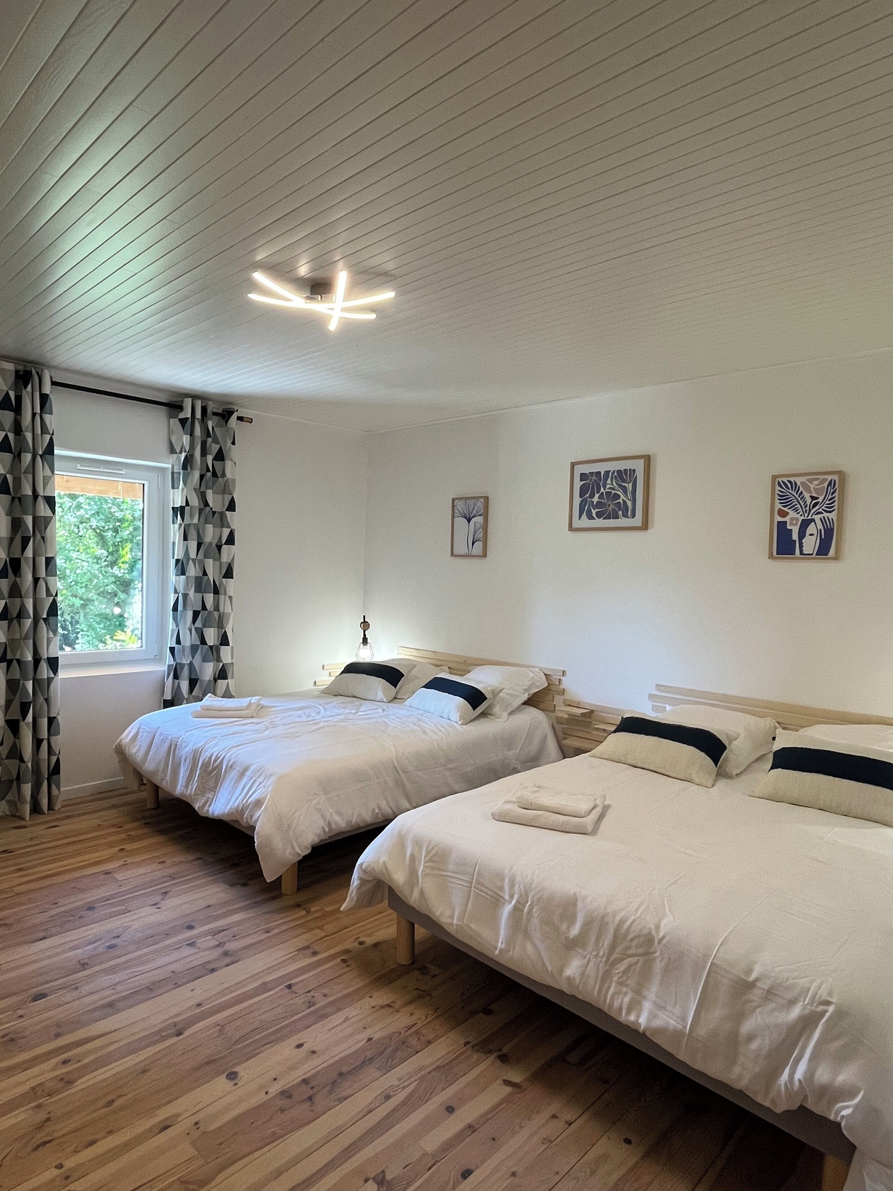 3 chambres, fer et planche à repasser, Wi-Fi, draps fournis