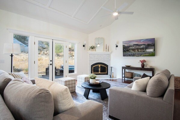 Televisión, chimenea, videojuegos y futbolito 