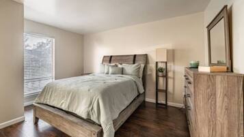 2 bedrooms, desk, iron/ironing board, WiFi