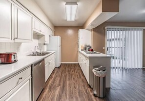Fridge, microwave, oven, stovetop - Hoff Gardens 10 - 2BR 2BA - Downtown Lubbock (Lubbock)