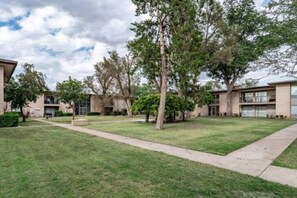 Exterior - Hoff Gardens 10 - 2BR 2BA - Downtown Lubbock (Lubbock)