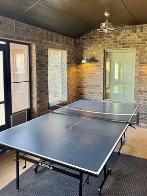Game room - Fox Ridge Oasis - 3BR 1BA - South Lubbock (Lubbock)