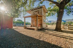 Exterior - Rustic Villa Stay w/Stunning View & Farm Animals
(Witter Springs)