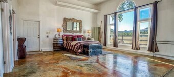 Rustic Villa Stay w/Stunning View & Farm Animals
