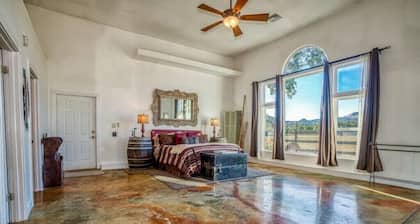 Rustic Villa Stay w/Stunning View & Farm Animals