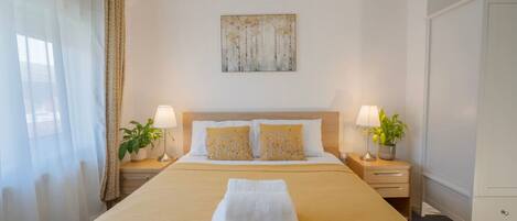 4 Schlafzimmer, Schreibtisch, Bügeleisen/Bügelbrett, kostenloses WLAN