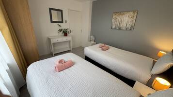 4 bedrooms, desk, iron/ironing board, WiFi (free)