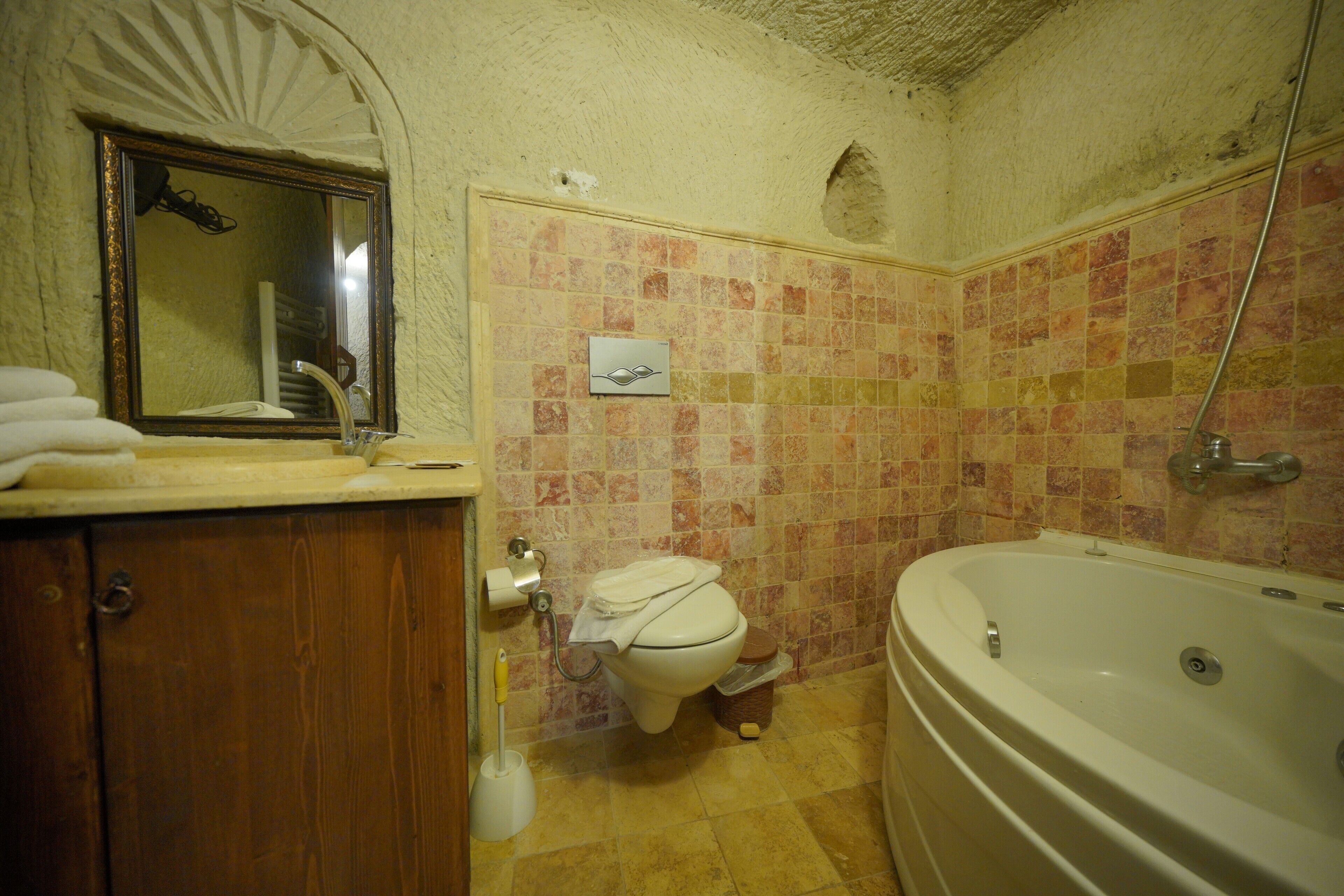 A bathroom with a toilet, sink, and bathtub.