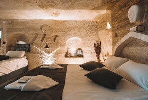 Luxury Triple Room | Select Comfort beds, free WiFi, bed sheets - TURAN Cappadocia Cave (Göreme)