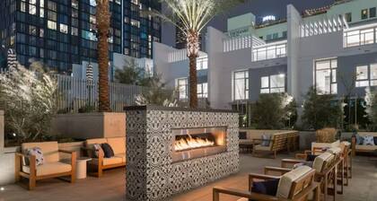 Level- Beautiful One Bedroom Suite Located in DTLA.