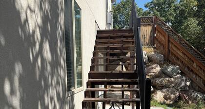 2 Bdrm Private Basement Apartment Sleeps 6