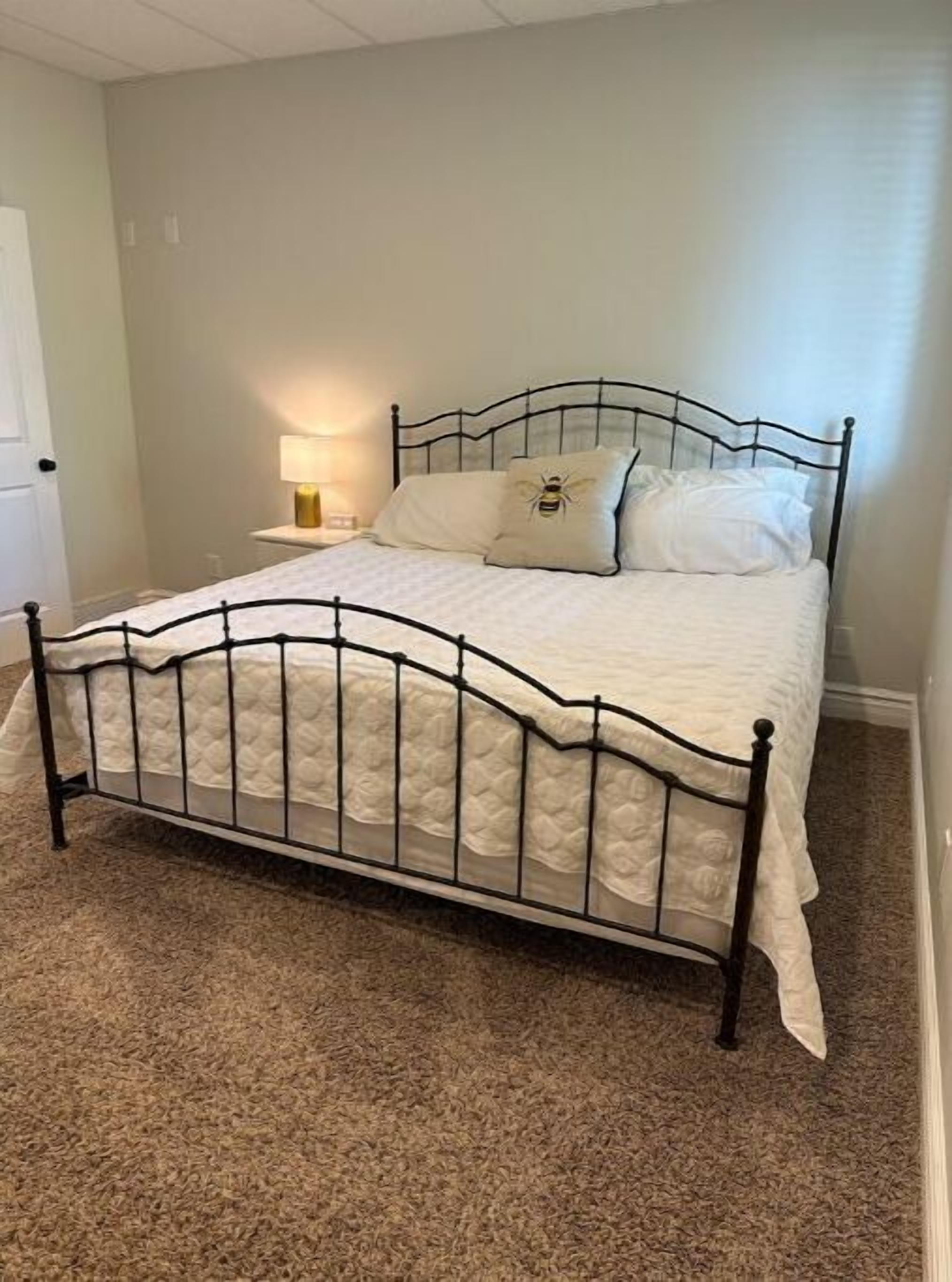 2 bedrooms, desk, iron/ironing board, travel cot