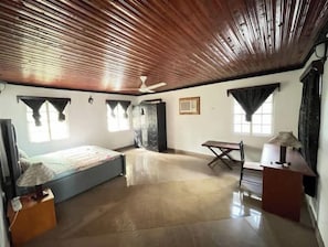 3 bedrooms, iron/ironing board, WiFi