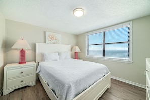 3 bedrooms, WiFi, bed sheets - Directly on the beach, SunSwept 808 (Orange Beach)