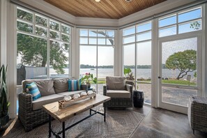 Smart TV, fireplace, ping pong, video library