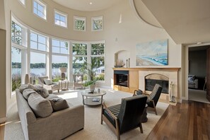Smart TV, fireplace, ping pong, video library