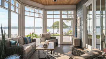 Smart TV, fireplace, ping pong, video library