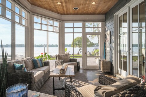 The Luxury Lake Minnetonka Home, Hot Tub, Captain Services, 4 Bedrooms, on lake