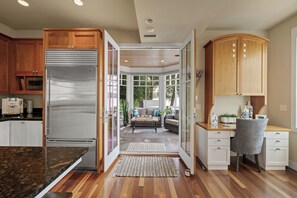 Interior - The Luxury Lake Minnetonka Home, Hot Tub, Captain Services, 4 Bedrooms, on lake (Shorewood)