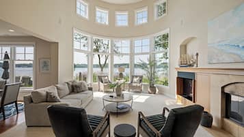 Smart TV, fireplace, ping pong, video library