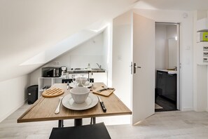 Kühlschrank, Mikrowelle, Ofen, Toaster