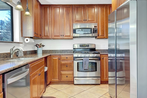 House | Private kitchen | Full-size fridge, microwave, oven, stovetop