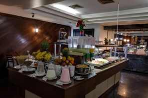 Dagelijks ontbijtbuffet (BRL 45.90 per persoon)