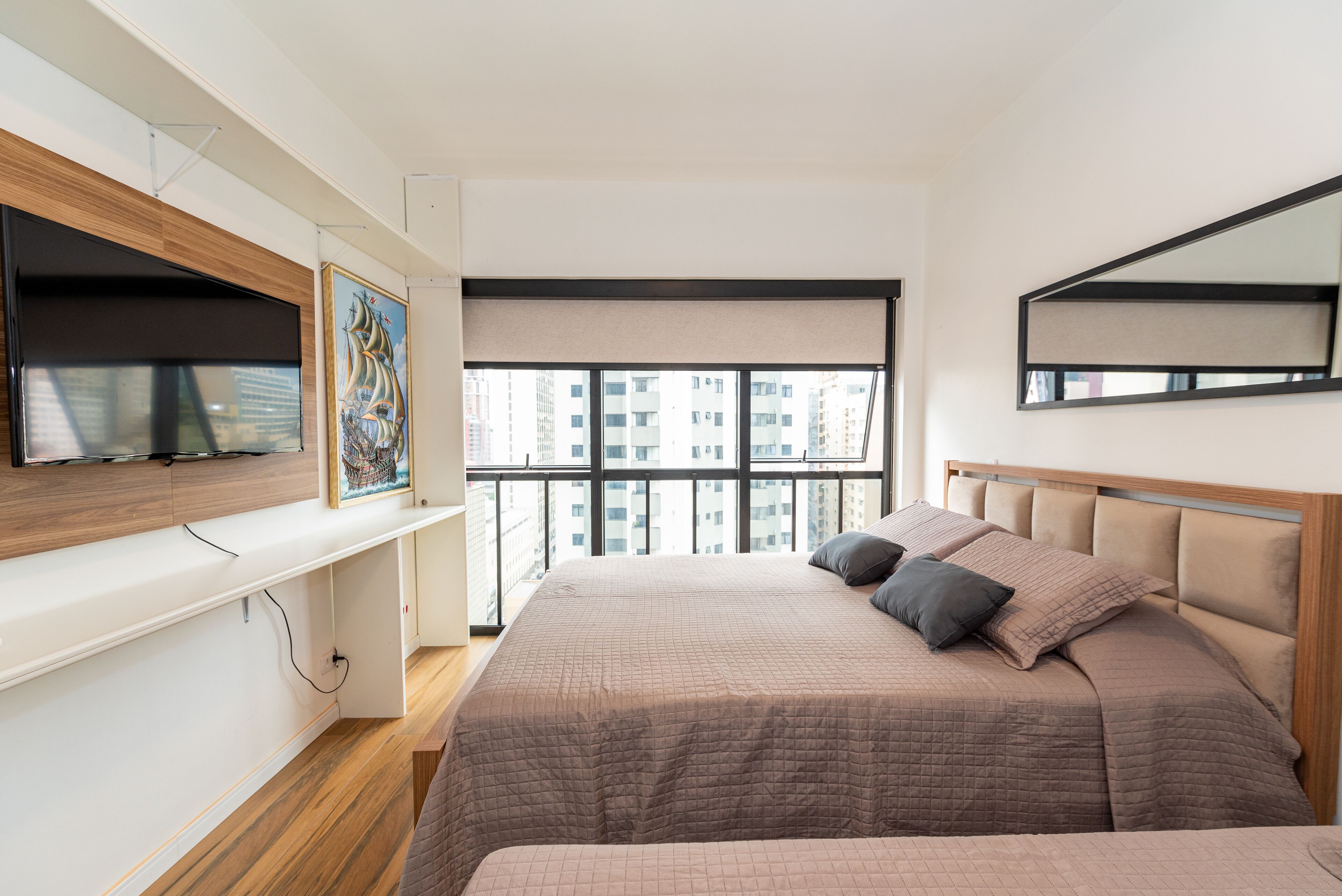 Metropolitan Flat 1001 | 1 bedroom, premium bedding, pillowtop beds, free WiFi