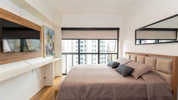 Metropolitan Flat 1001 | 1 bedroom, premium bedding, pillowtop beds, free WiFi
