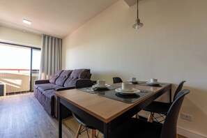 Metropolitan Flat 1803 | Spisestue