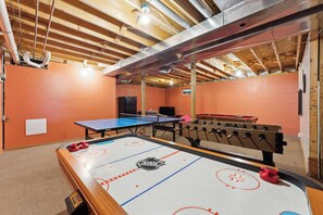 Games room - Private 5BR Luxury Lodge Sleeps 15 • Game Room • Dells 10min • Pet Friendly (Lyndon Station)