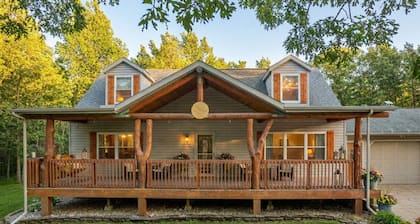 Dells Escape with Hot Tub Huge Game Room