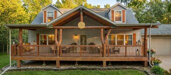 Dells Escape with Hot Tub Huge Game Room