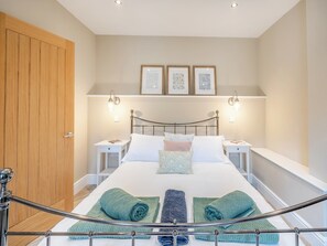 1 bedroom, free WiFi, bed sheets - The Coach House at Elm Tree Farm (East Brent, near Highbridge)