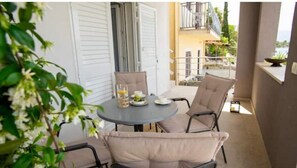 Outdoor dining - Sea view | Fixed pricing #1 | Apartment Antun (Blace)