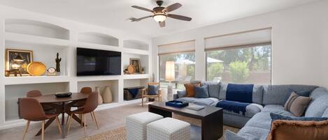 スマートテレビ、卓球台、書庫